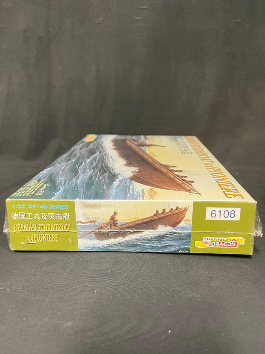1/35 GERMAN STURMBOAT WITH PIONIEER