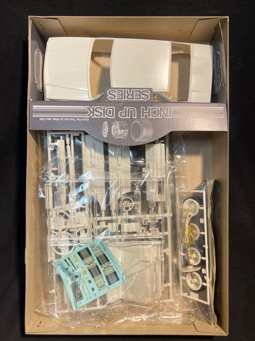 1/24 INCH UP DISK SERIES No.15 CEDRIC V30 TURBO H.T. BROUGHAM VIP FUJIMI