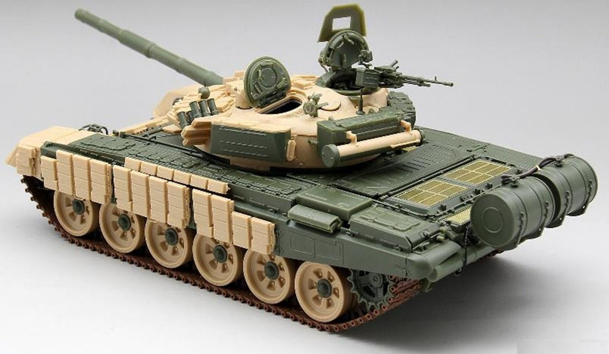 Amusing Hobby 35A041 1/35 Russian T-72AV MBT w/ Full Interior & Movable Tracks
