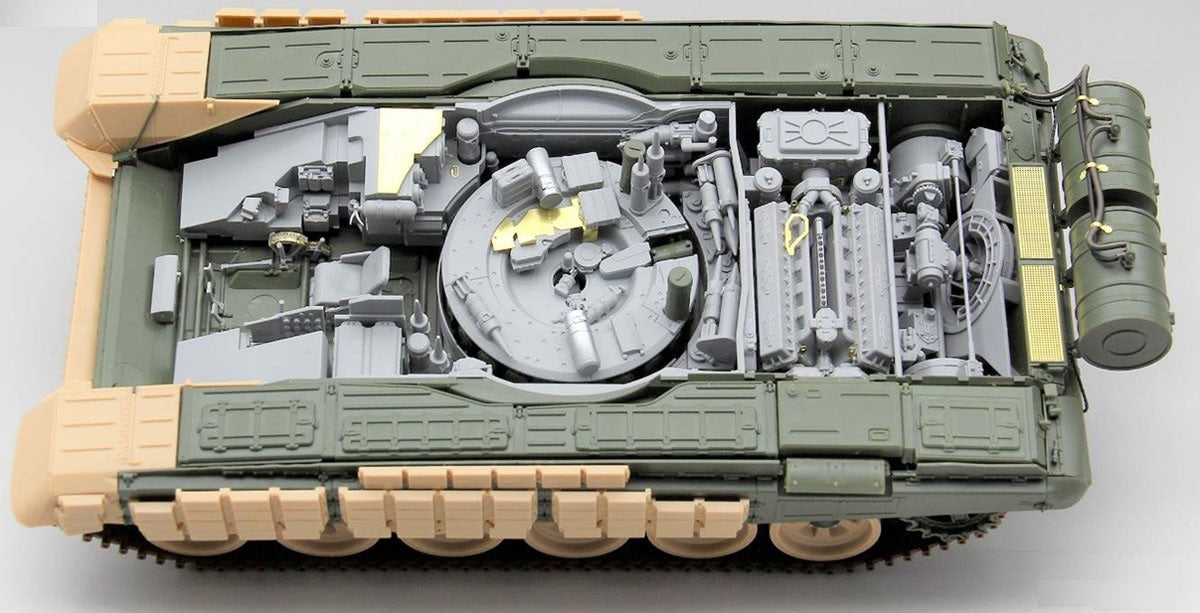 Amusing Hobby 35A041 1/35 Russian T-72AV MBT w/ Full Interior & Movable Tracks