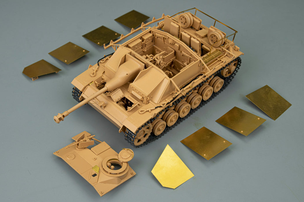 1/35 WWII StuG III Late Production w/ Full Interior and Moveable Tracks