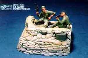 1/35 US MARINE SNIPERS-2FIGS W/BASE