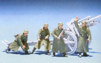 GER.EASTERN FRONT FH18 GUN CREW(1) 4FIGS.